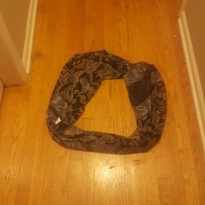 Circle neck scarf